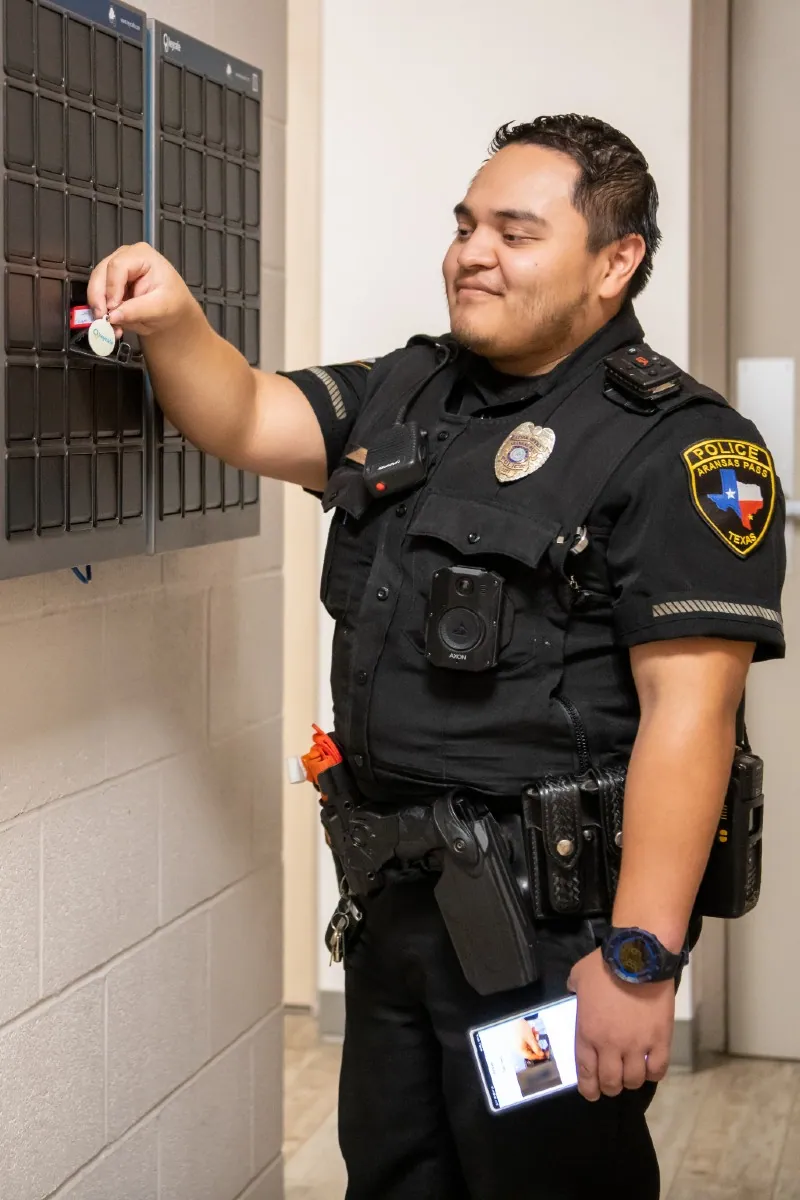 An Aransas Pass PD officer taking keys from a Keycafe SmartBox